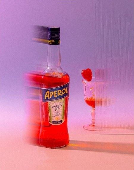 Referência: garrafa e drink